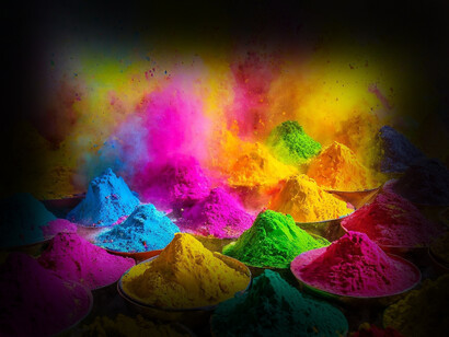 Colori in polvere. Il celebre pittore Kandinskij ha evidenziato l'importanza del colore e delle sue vibrazioni nell'influenzare il nostro benessere globale