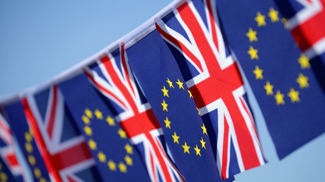 Bandeiras do Reino Unido e da União Europeia