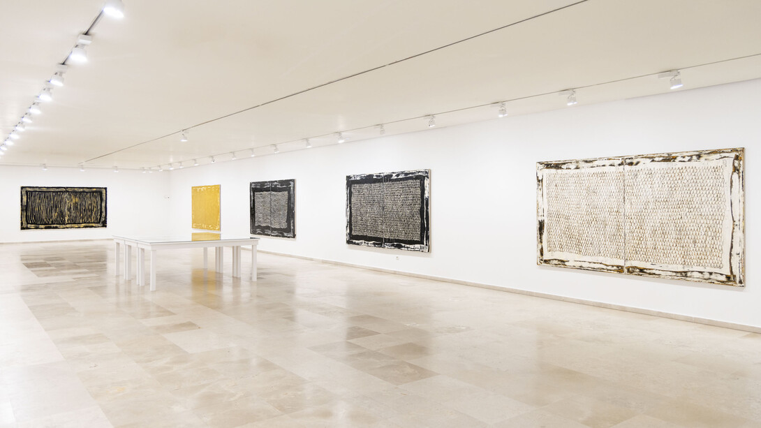 Hernández Pijuan, Llaurats, vista de exhibición. Cortesía del Museo Patio Herreriano