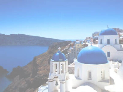 Santorini e le acque di zaffiro e ametista del suo mare, il Mediterraneo