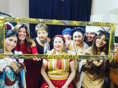 Rossella Amodeo e l'Associazione di Promozione Sociale Anacaona per il monologo teatrale "Heroinas de mi tierra", insieme alle promotrici