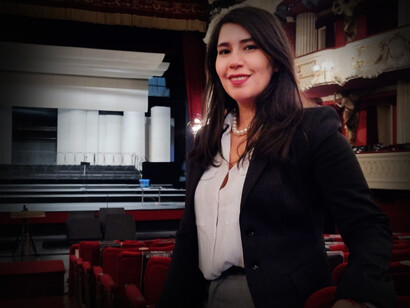 Javiera Tapia Varas, investigadora y cantante lírica, en el Teatro Municipal de Santiago de Chile