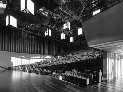 No quisiera tachar a la Universidad de elitista, pero no hay nada más pedante que un artículo académico escrito por «un experto en la materia»