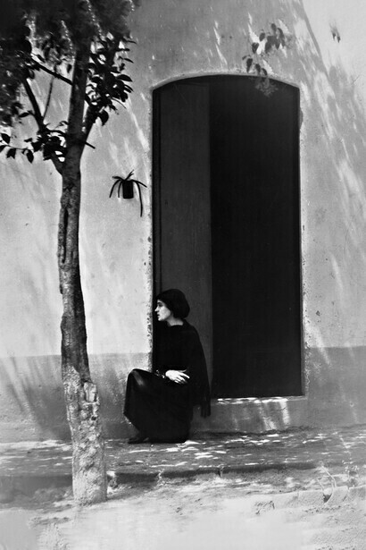 Tina Modotti è stata tra le maggiori interpreti femminili dell'avanguardia artistica del secolo scorso
