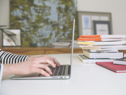 Científica trabajando