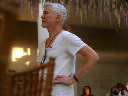 Escena de The First Monday in May