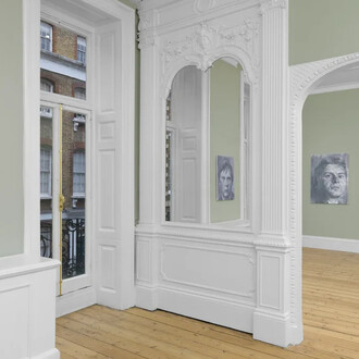 Yan Pei-Ming, Wanted, veduta della mostra. Per gentile concessione della Galleria Massimo De Carlo