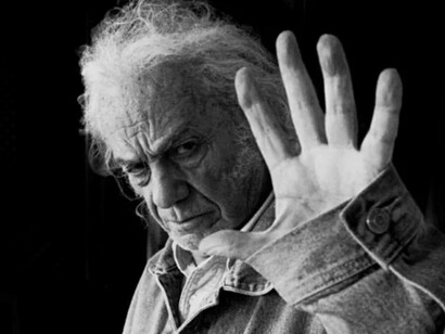 Después del asado que hicimos en casa, me llamó Mariana para que llamara a Nicanor Parra para que fuera a la fiesta, ese era su principal objetivo