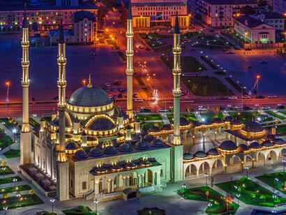 L'illuminazione notturna di Grozny, Russia