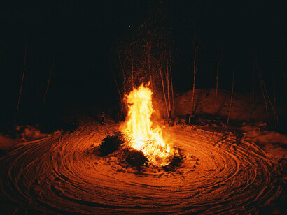 Tanto los solsticios como los equinoccios se celebran ancestralmente con el fuego de las hogueras