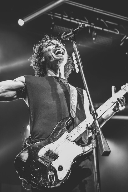 Como reyes de los condenados, los Gallagher siguen tocando, van por la tercera canción