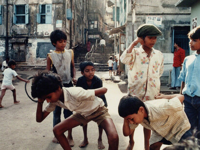 Raghubir Singh, Playing 'Punishment', a marble game, Bombay, 1991, Chromogenic print
Photograph copyright © 2017 Succession Raghubir Singh,  Courtesy Howard Greenberg Gallery

