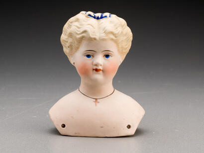 Look for a toy! Piece in exhibition. Courtesy of Kamenice nad Lipou Chateau