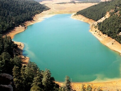 Aguelmam, Azgza Lake