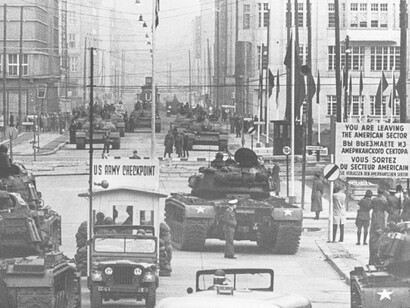 Punto de revisión militar en la República Federal Alemana (RFA) durante la Guerra Fría