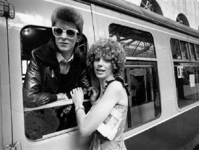 9th July 1973: Pop singer David Bowie is seen off at the station by his wife Angie. (Photo by Smith/Express/Getty Images)
