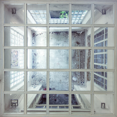 Gina Soden, Reflection, 2014, C type print on Baryta Fine Art paper, Paper size: 35 x 35 in / 88 x 88 cm, Edition of 10 plus 2 artist proofs, courtesy of Eleven, London 
