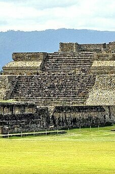 Edificio IV de la Plataforma Sur, Monte Albán