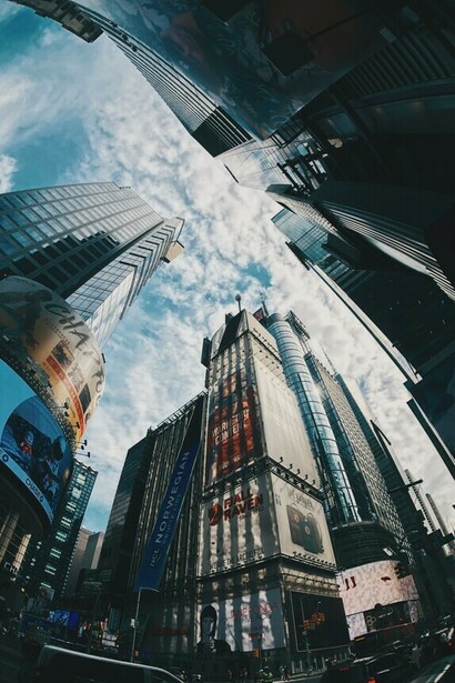 Edificios altos en una ciudad