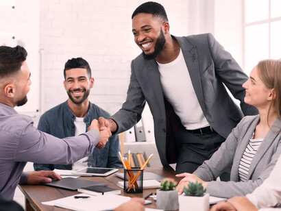 Cuando hablamos de comunicación no verbal del liderazgo, la característica que se trabaja es el carisma