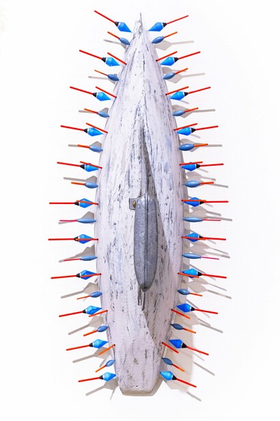 LR Vandy,
Transmitter, 2023.
Wood, aluminium, plastic,
47 x 19 x 14 cm.
© LR Vandy.
Courtesy the Artist and October Gallery, London