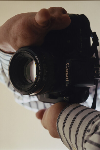 Torbjørn Rødland, The Photographer, 2015. Chromogenic print, 29.92 x 23.62 inches; 76 x 60 cm