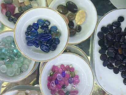 Pietre dure nei negozi di Martapura