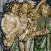 Ofenkachel mit der Vertreibung aus dem Paradies, Wien, um 1490, ausstellungsansicht. Mit freundlicher genehmigung des Germanischen Nationalmuseums