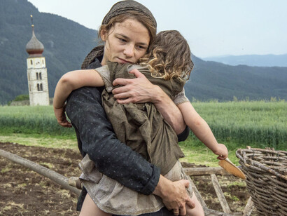 Valerie Pachner en el largometraje 'A Hidden Life' (2019)