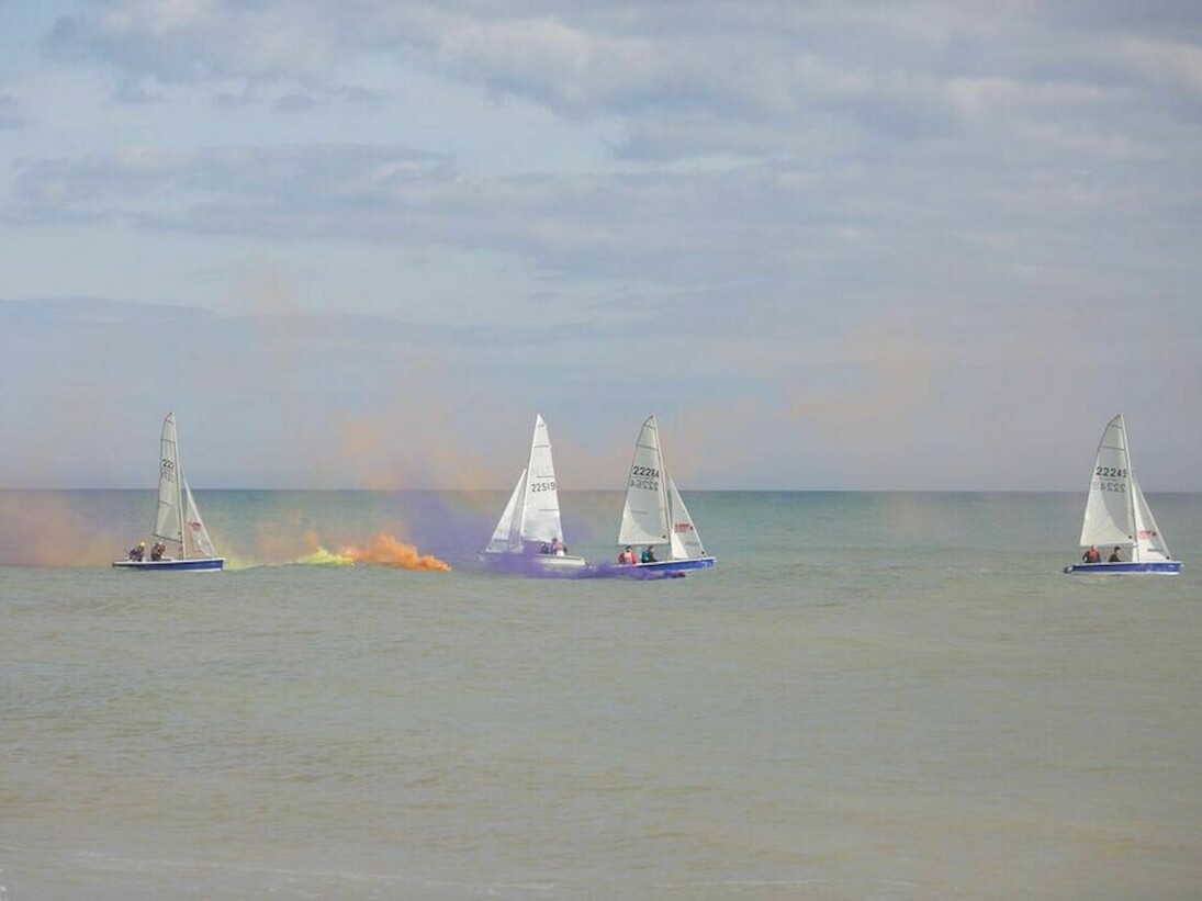 Simon Patterson, rehearsal of Seascape, 2017, with Bexhill Sailing Club
Photo: Sin Bozkurt, Courtesy De La Warr Pavilion