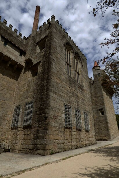 Rogério de Azevedo, restoration of the palace of the Dukes of Braganza, Guimarães