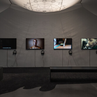 Verschiedene künstler, Disobedience archive, ausstellungsansicht. Mit freundlicher genehmigung des Migros Museums