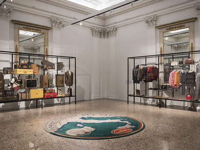 Italiana. L'Italia vista dalla moda 1971-2001. Courtesy of Palazzo Reale