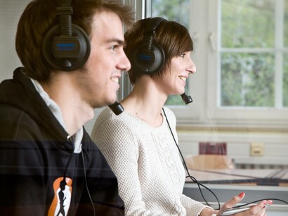Intérpreters en cabinas de traducción simultánea