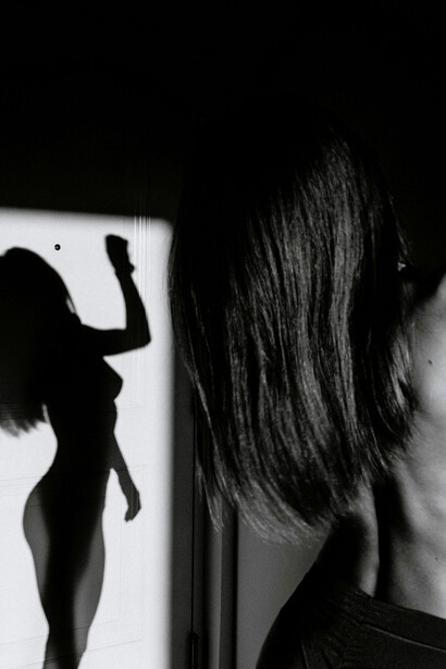 Silueta de una mujer empoderada