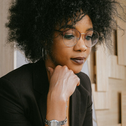 A liderança feminina não apenas está transformando a representatividade nas organizações, mas também está mudando a forma como entendemos o bem-estar no ambiente de trabalho