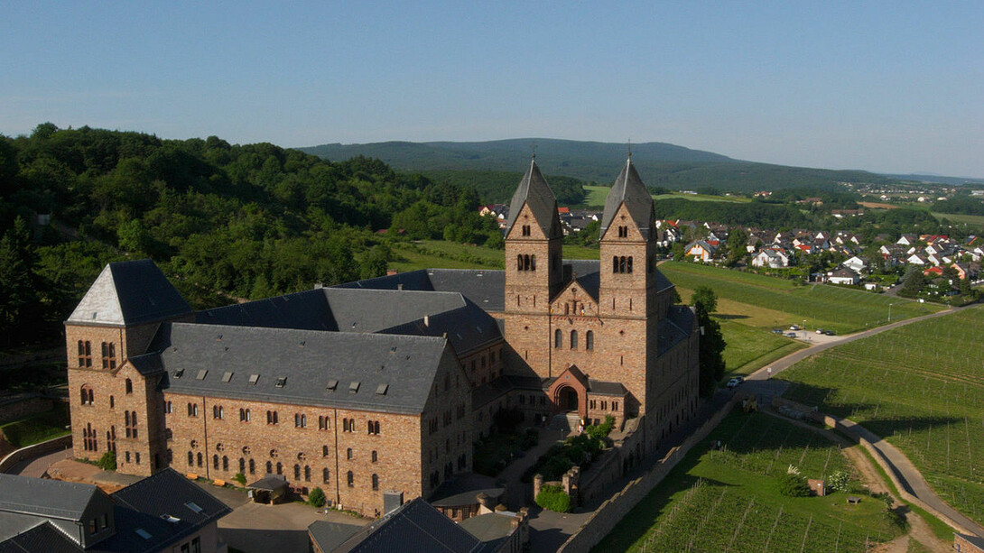 Abadia Beneditina de Santa Hildegarda em Eibingen, Alemanha. Hildegarda é uma das quatro doutoras da Igreja Católica, ao lado de Santa Catarina de Sena, Santa Teresa de Jesus e Santa Teresinha do Menino Jesus