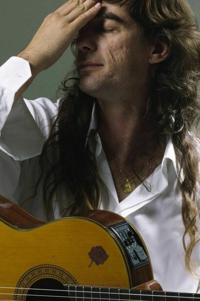 Un primo piano di Aco Bocina