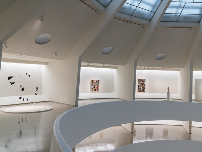 Installation View: Visionaries: Creating a Modern Guggenheim, Solomon R. Guggenheim Museum, New York, February 10, 2016–September 6, 2017. Photo: David Heald © Solomon R. Guggenheim Foundation, 2017