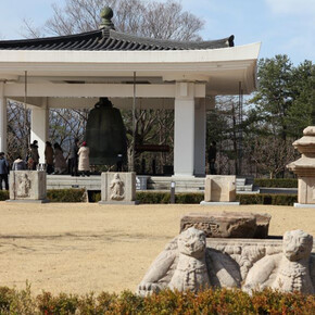 Outdoor exhibition, exhibition view. Courtesy of Gyeongju National Museum