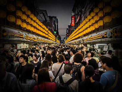 Multitud en un mercado callejero en China