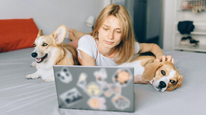 Jovem lidando com o luto de sua irmã procura gerenciar as redes sociais 
