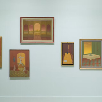 Orlando Ruffinengo, Algo o alguien, vista de exhibición. Cortesía de Calvaresi