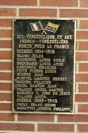 Placa conmemorativa en el Colegio de Francia de Caracas