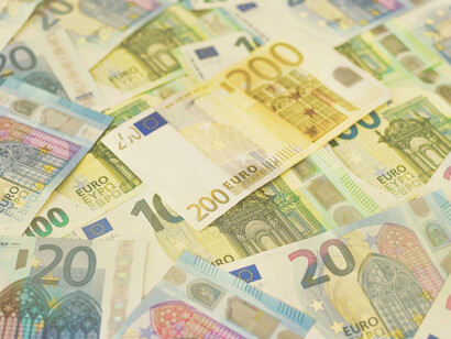 En sus Principles Alfred Marshall (1961 p. 352) precisa su noción de «cuasi-renta» como una ganancia innecesaria en relación a períodos cortos en la economía