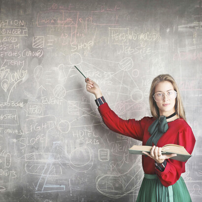 La actitud filosófica es incómoda porque se entromete en nuestra intimidad intelectual y nos revela lo vulgar que resultan nuestras ideas