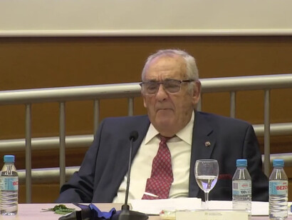 Ha conducido su vida con frenesí y pasión por caminos pedregosos y situaciones dolorosas; es por ello que denuncia, grita, siente el vacío del precipicio. Recital de poesía de Alfredo Gómez Gil, 15/11/2021 | Sede universitaria, Ciudad de Alicante. España