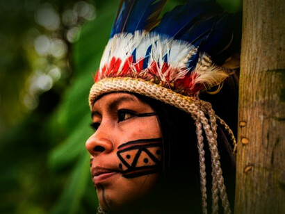 Mujer nativa de la selva amazónica