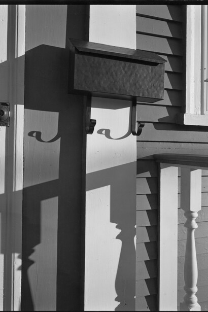 Nicholas Nixon, Our Front Porch, Brookline, 2014 © Nicholas Nixon, courtesy Fraenkel Gallery, San Francisco