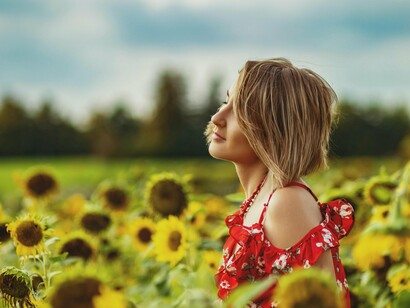Agosto é tanto que podia nunca acabar. É uma oportunidade única para introspeção, longe da rotina e da agitação do resto do ano. É contacto com a natureza e recuperação dos níveis de energia. É sinónimo de descobrir, explorar e viajar. É roupa com cor, leve e bonita